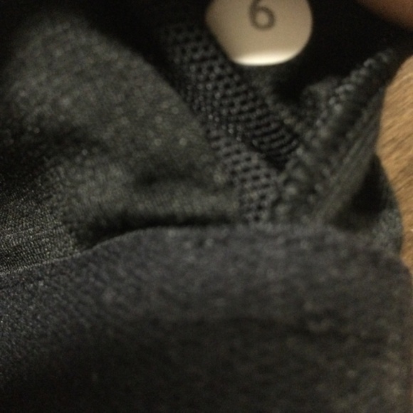 Black lululemon tank top - Picture 5 of 6